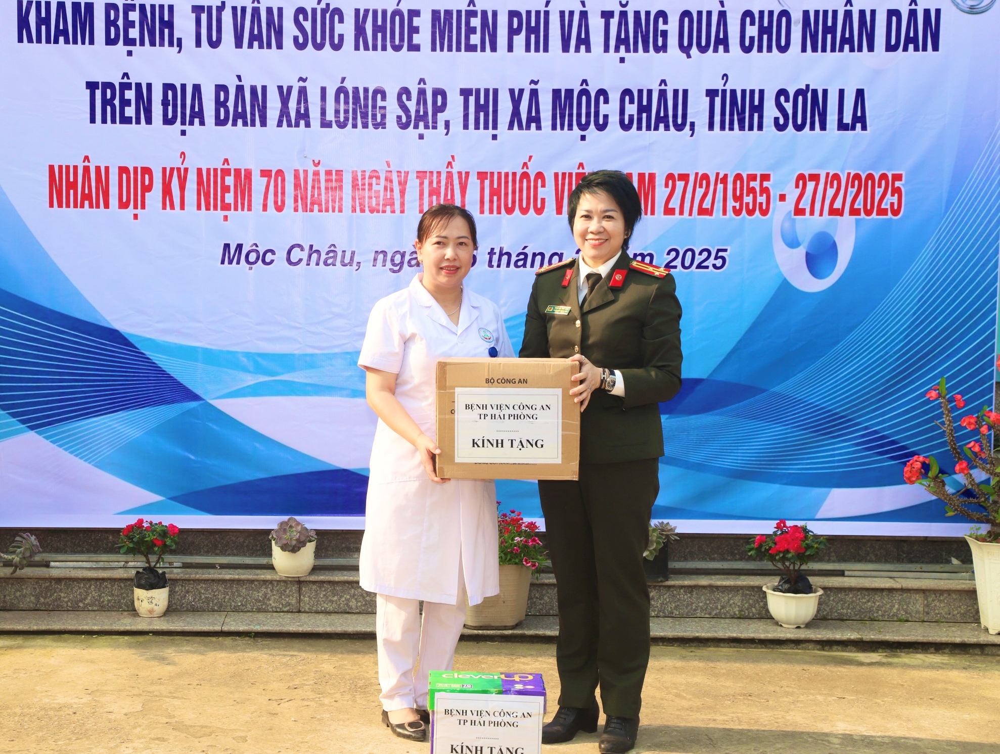 Bệnh viện CATP: Khám bệnh, cấp thuốc miễn phí cho hơn 300 người dân huyện Mộc Châu, tỉnh Sơn La
